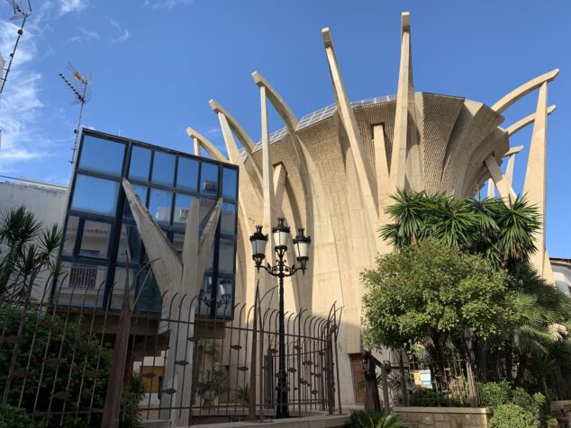 Our Lady Of Loretto Catholic Church - Iglesia Catolica De Nuestra Sra. De Loretto